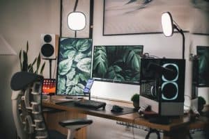 Chatbots and Virtual Assistants: Streamlining Tenant and Buyer Queries