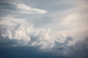Hybrid AI Models: When Edge Meets Cloud for Optimal Performance